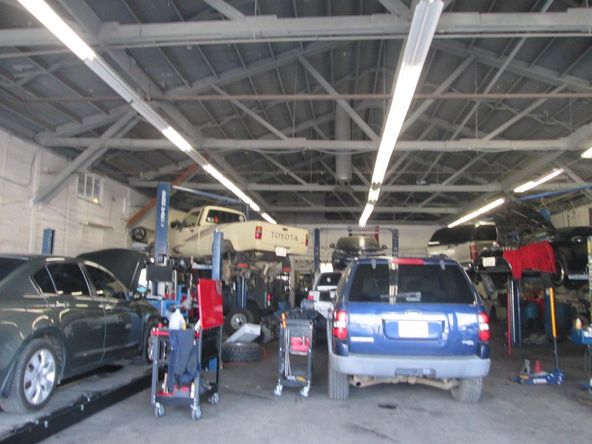 1020 E Acequia Ave, Visalia, CA 93292